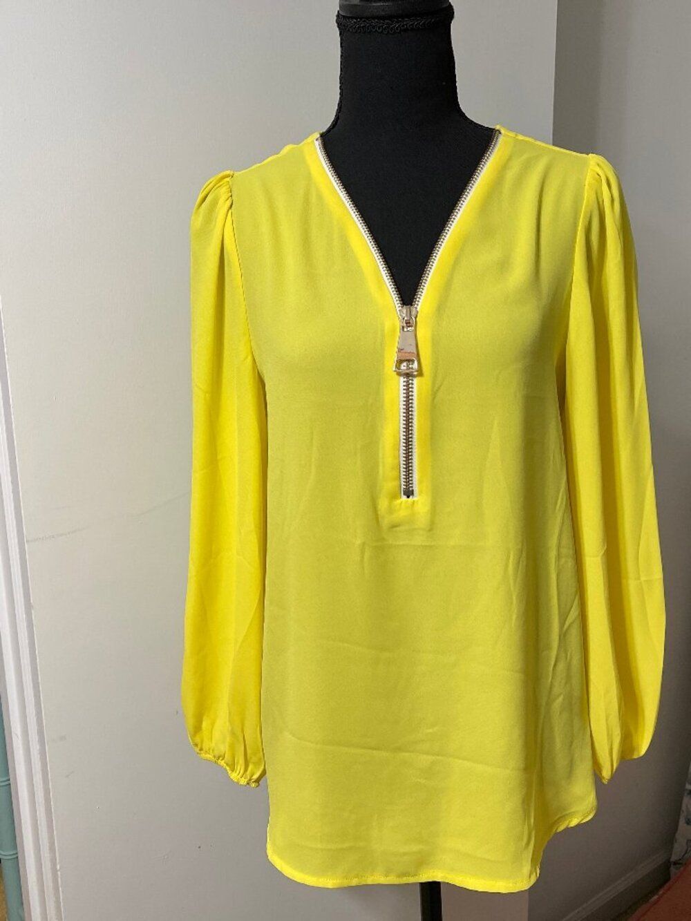 Carmen Marc Valvo Yellow Blouse Size S